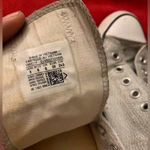 Converse shoes size 8 women.